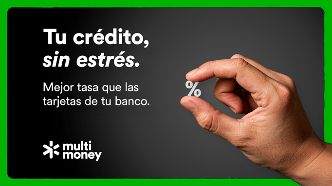 Mano sosteniendo un símbolo de porcentaje pequeño. A la izquierda aparece el texto: 'Tu crédito, sin estrés. Mejor tasa que las tarjetas de tu banco'. Logotipo de MultiMoney en la parte inferior.